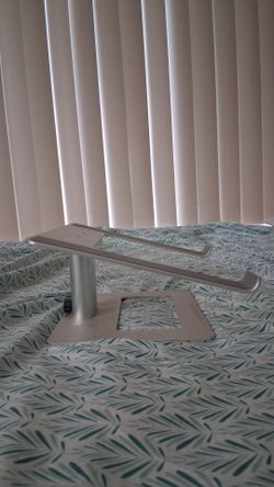Laptop stand