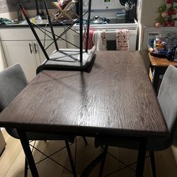kitchen table and chairs