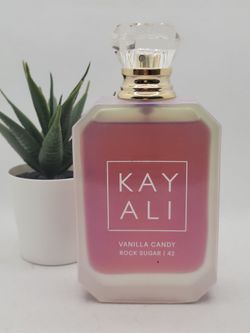 KAYALI   

VANILLA CANDY ROCK SUGAR | 42 Eau de Parfum 

3.4 fl
