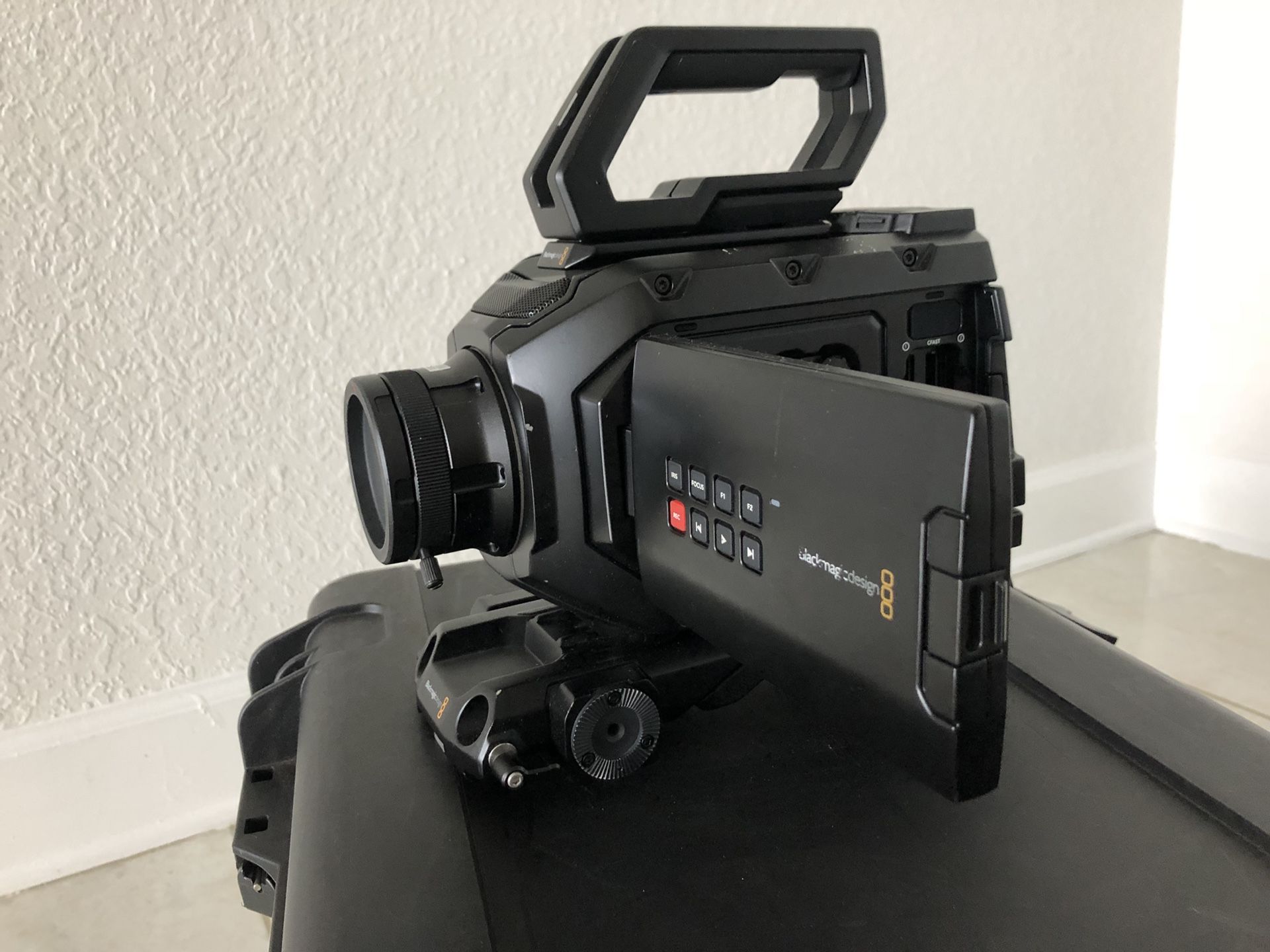 Blackmagic URSA mini 4K PL-mount with grip and case