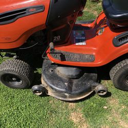 ARIENS 46 Inch Riding Mower Automatic Transmission 5 Yrs Old Runs And Works Great With Bagger System 