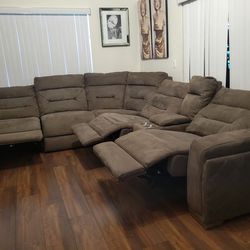 Contemporary Power Recliner Sectional Sofa With Headrest/USB And Electrical Outlet 