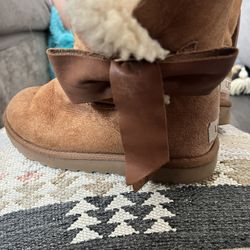 Uggs Bailey Bow. Older Style With The Leather Bow