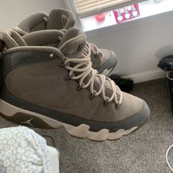 Jorden Retro 9 Size 11 Needs To Be Cleaned 