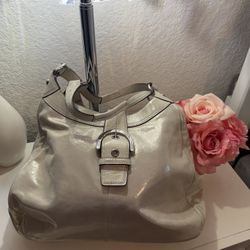 New Coach Soho Lynn Soft Gold Metallic Leather Hobo Purse. Free Coach Keychain 