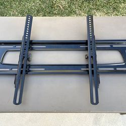 Cheap! Rocketfish Tilting TV Wall Mount (fits 32” - 90” TVs) Black