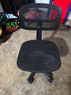 Black Mesh Office Chair with Wheels