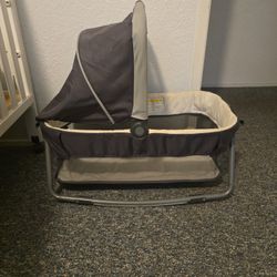 Baby Basinet/ Sleeper With Adjustable Top