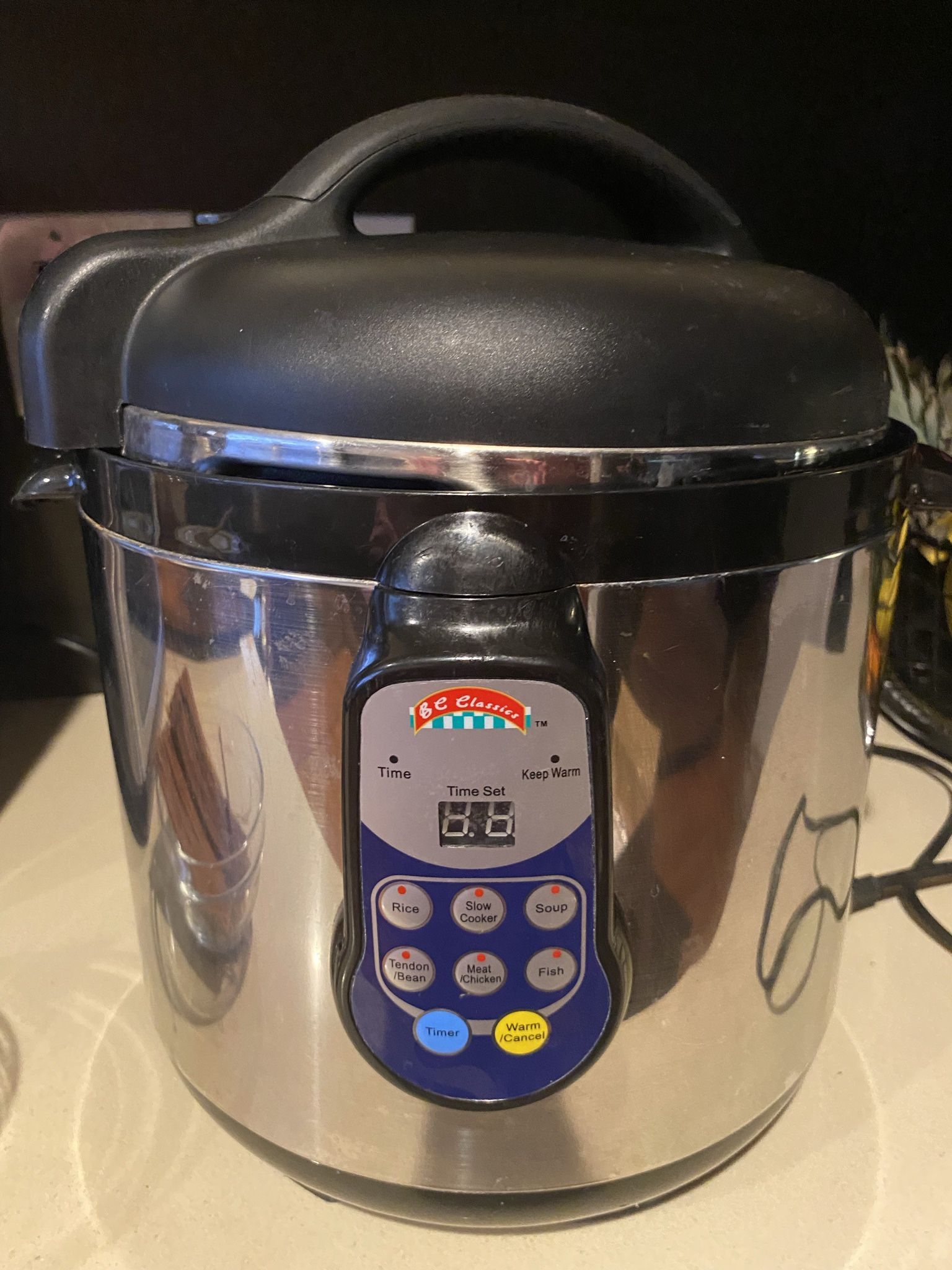 Electric Pressure Cooker -$ 15- West Kendall 