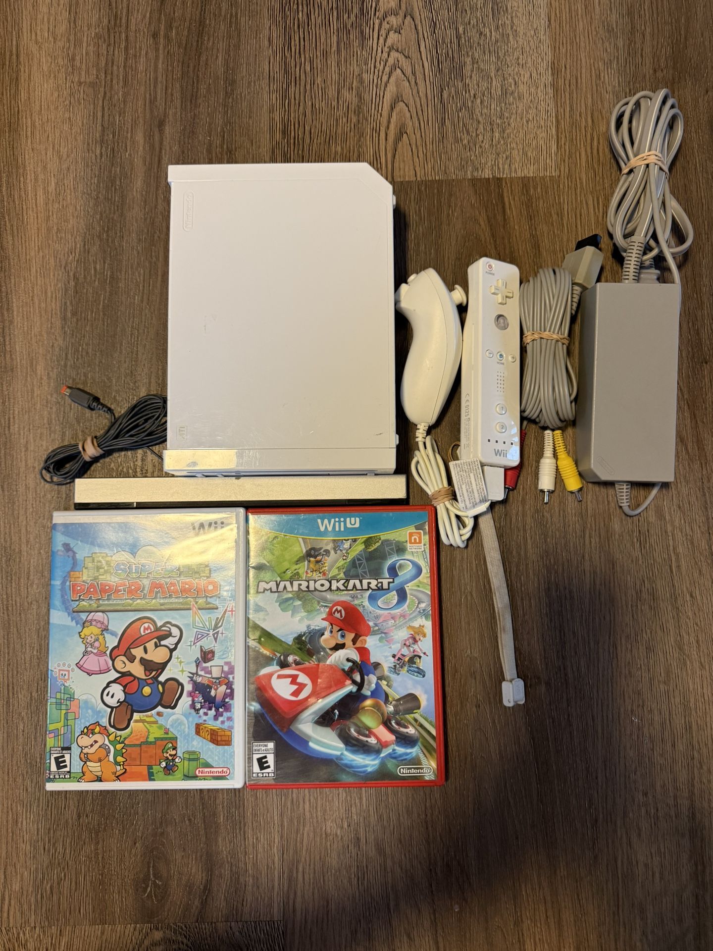 Nintendo Wii Console Bundle w/ Wii Remote + Super Paper Mario & Mario Kart 8 – Complete!