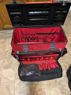 Milwaukee rolling chest