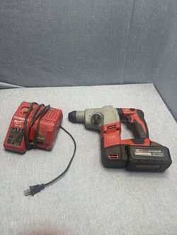 Milwaukee 2605-20 M18 Cordless 7/8 inch SDS-Plus Rotary Hammer W/ XC8.0 Battery and Charger
