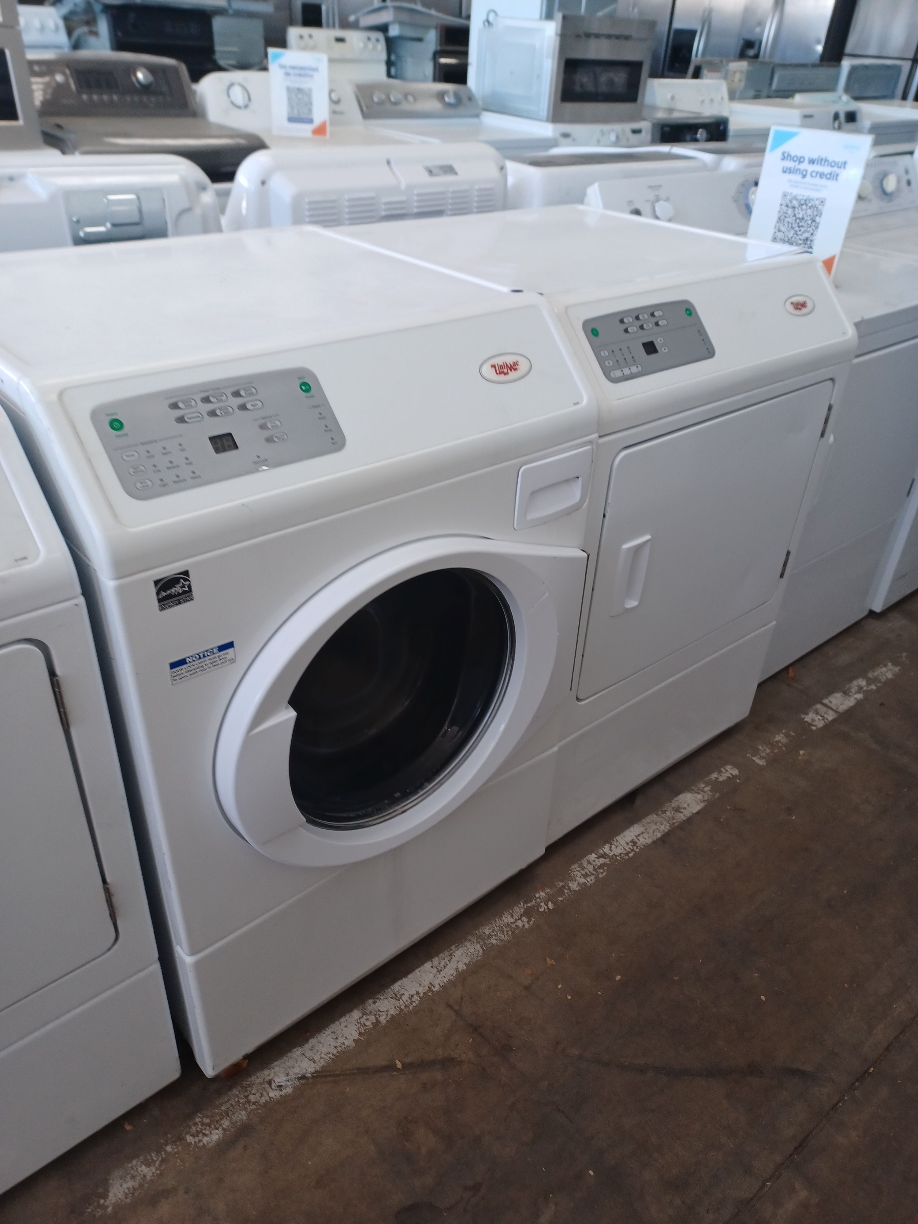 UNIMAC COMERCIAL FRONT LOAD WASHER AND ELECTRIC DRYER SET