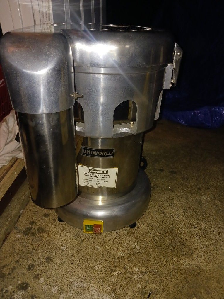 Brand New Uniworld Fruit And Vegtiable Juicer