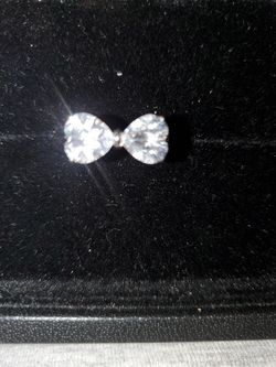 Pretty bow ring