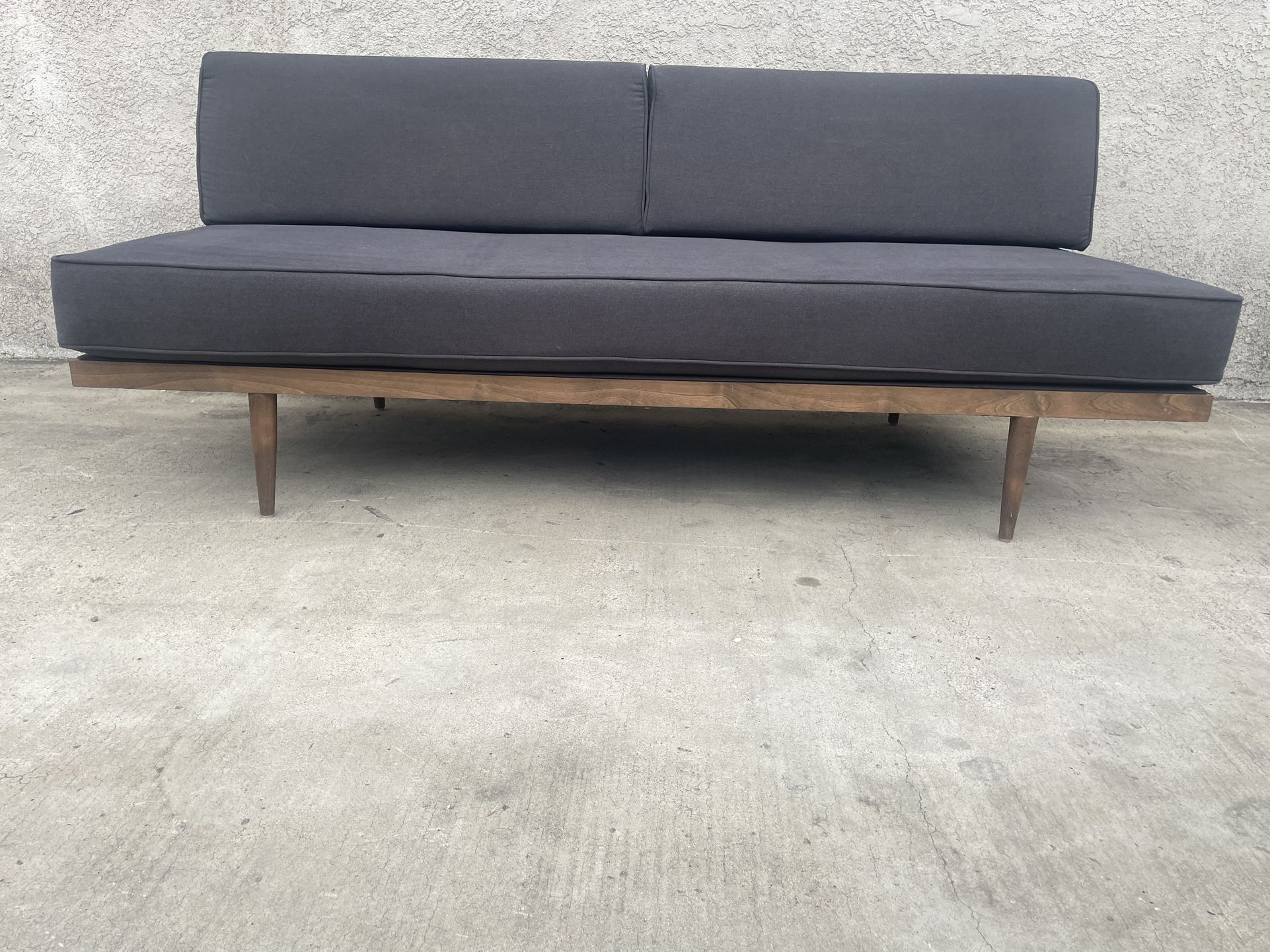 Delivery Available / Vintage Style Daybed / Couch / Sofa