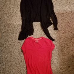 Jrs lg Elle Black Sweater So red tee items 2. LOT 07