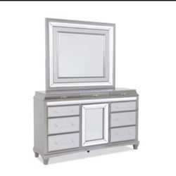 Glamour Gray 9 Drawer Dresser & Mirror ( Bobs Discount Furniture ) USED!!!! Willing To Negotiation