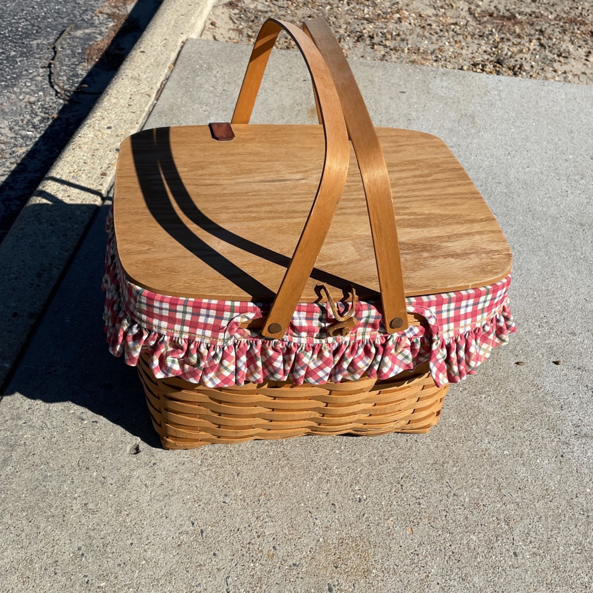 Longaberger Picnic Basket With Liner