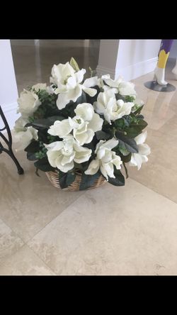 Fake flowers large bundle to fill up space