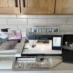 VERY NICE PFAFF CREATIVE VISION SEWING EMBROIDERY MACHINE 5.0