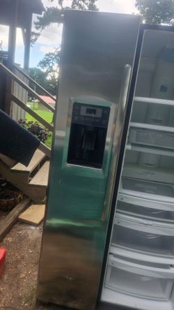 Side by side refrigerator