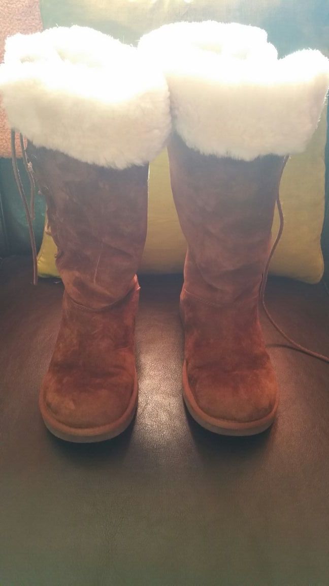 Uggs sz 7 authentic fur lined lace up side