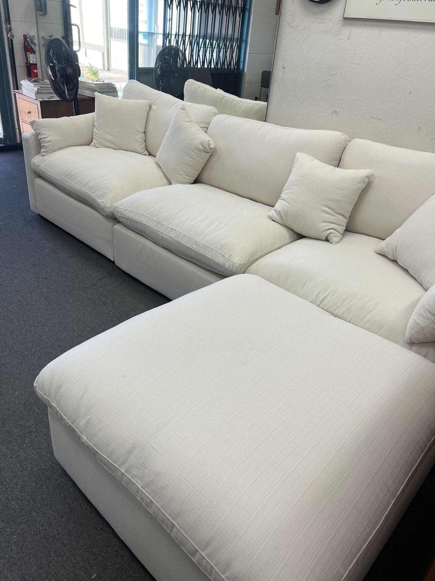 New Luxury Performance Cloud Sectional Couch! Free Delivery 🚚! 