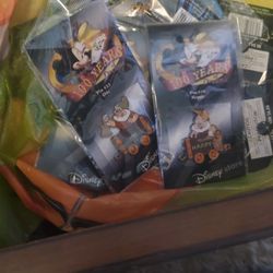 90 Disney Trading Pins