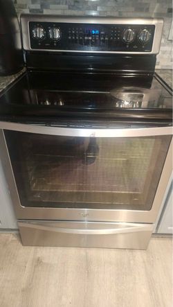 Whirlpool 30-inch Glass Top  Electric Range in stainless steel and black glass- DELIVERY AVAILABLE