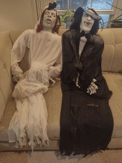 Halloween Vampire Couple Life-Size Decorations Set of 2