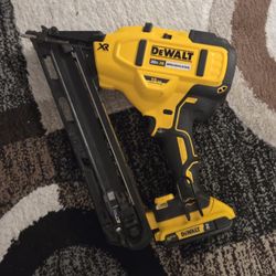 DeWalt XR 15Ga Nail Gun