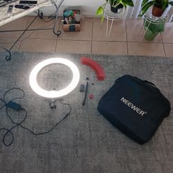 NEEWER Led Light Ring, Big 18". No Tripod Stand.  Asking $25. Great Deal 👍 Please Check Out All My Stuff. 