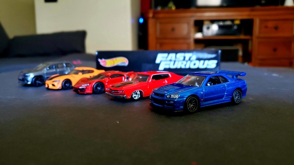 Hot Wheels-Fast & Furious 5 Car Premium Set With BLUE SKYLINE-New!