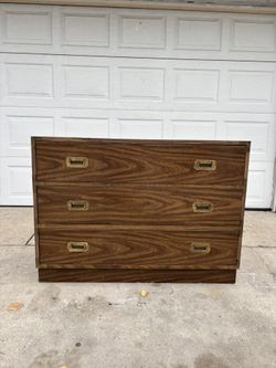 ‼️CAMPAIGN 3 DRAWER DRESSER‼️FOR SALE 100$ OR BEST OFFER‼️GOOD CONDITION🚚DELIVERY AVAILABLE🚚