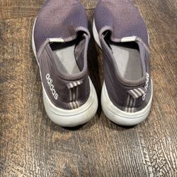 Size 6 Women's Adidas Shoe