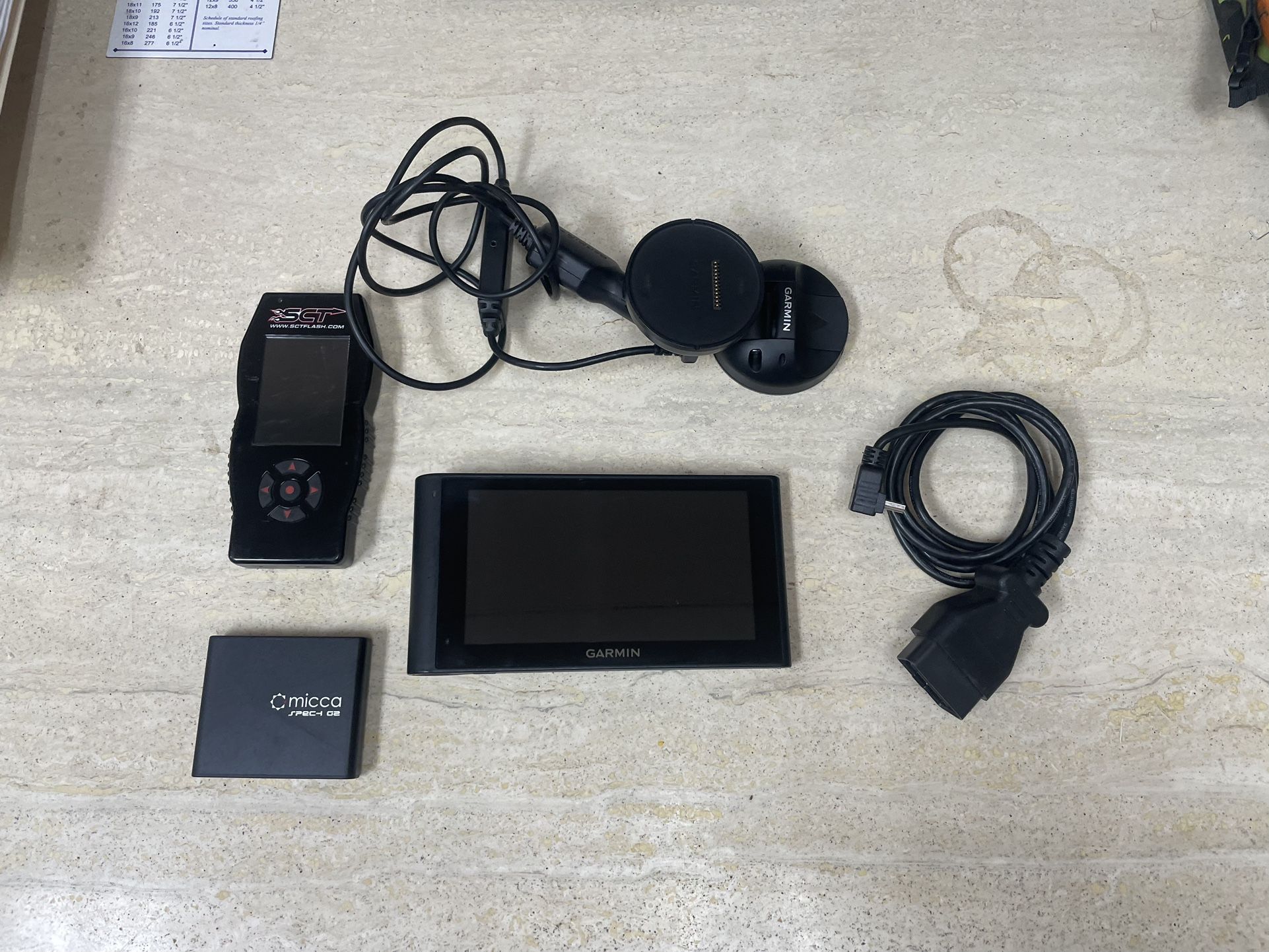 Garmin nuviCamLM LMTHD GPS System W/ Accessories