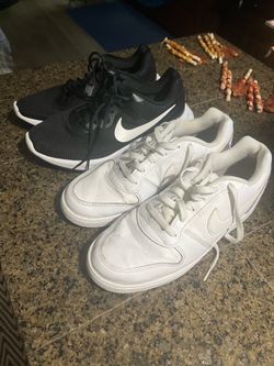 Great deal Both like New 2 Men’s size 10.5 Nikes black and white get both