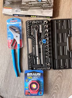 $70 Por los 3 Juego de Sockets Metrico y Sae Lampara magnetica recargable 750 lumens y 16 1/2" Plier