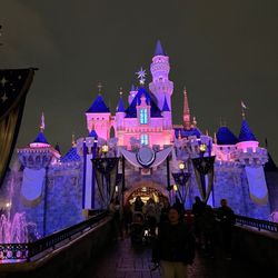 Disneyland hopper Tickets! 