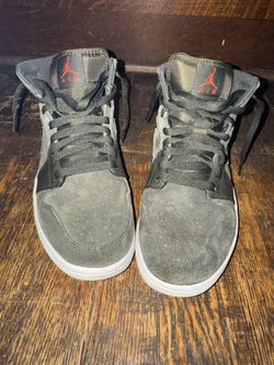 Size 9- Jordan 1 Mid Sequoia Max Orange