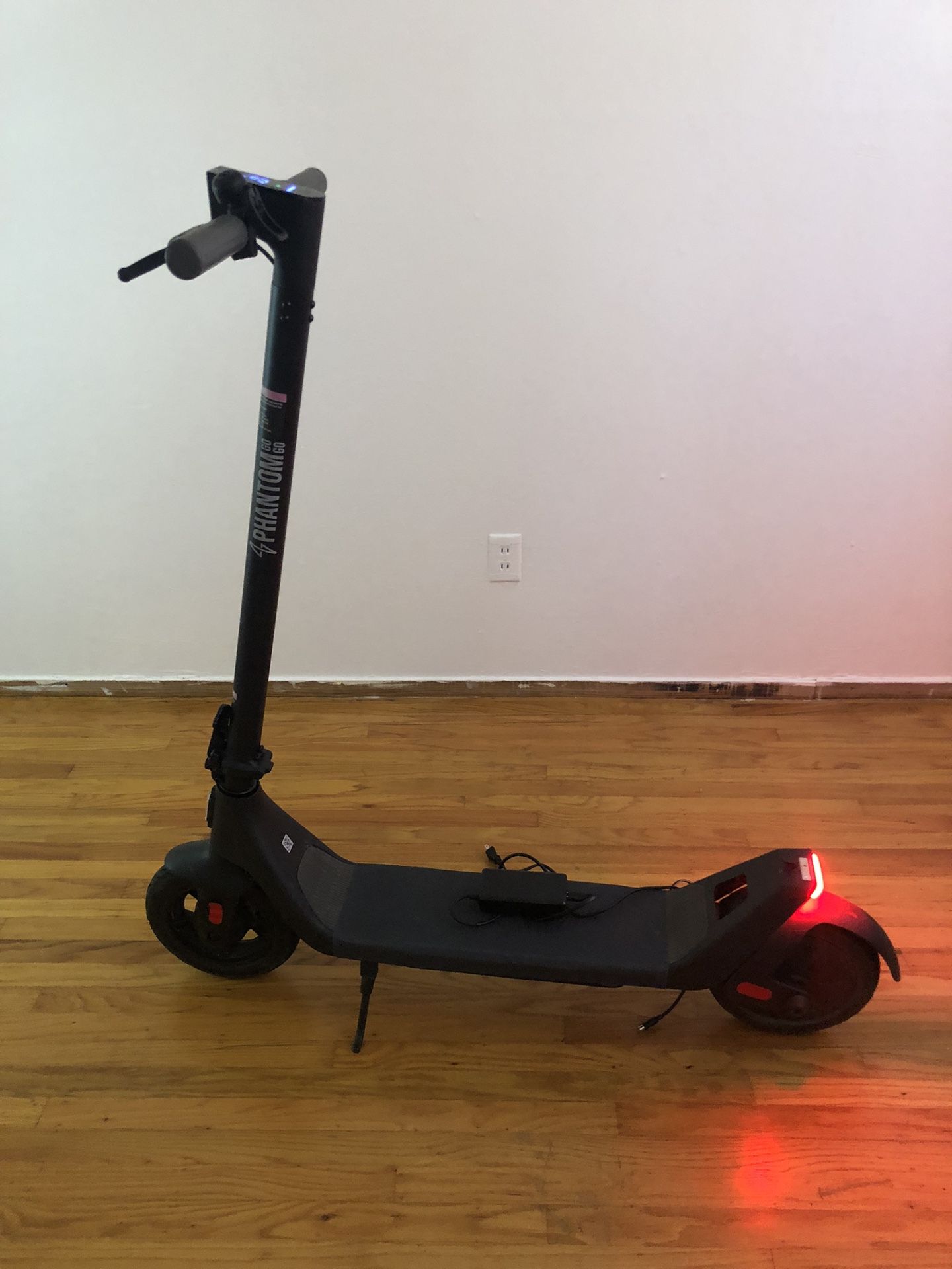 Electric Scooter Phanthom A10 17 Mph With Charger $400 New