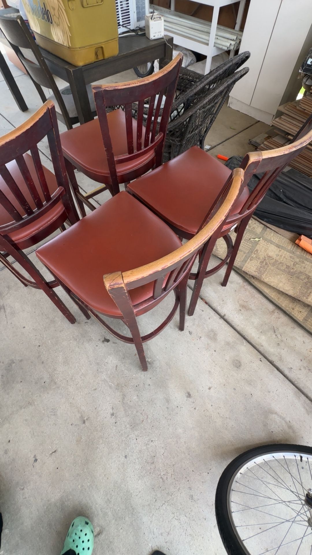4 high chairs