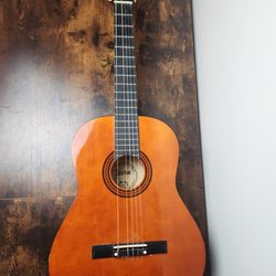 Classical Acoustic Guitar  - Lauren LA100C