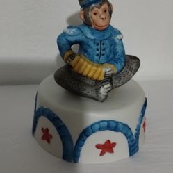 FLAMBRO PORCELAIN MUSICAL  FIGURINE 5.5" ×4" - M99