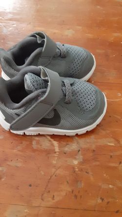 For that low hurry baby small little gym shoes you see clean like new .
