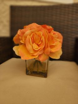 🌸 Decorative Faux Roses in Glass Vase 🌸