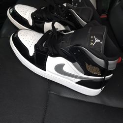 Air Jordan 1 Black White Metallic Silver 