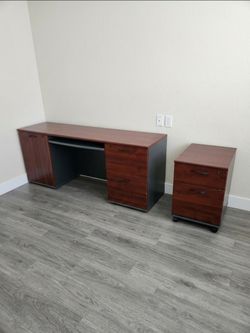 Matching Executive Office Desk & Rolling File Cabinet set