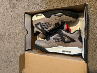 Air Jordan 4 Taupe Haze Sneakers